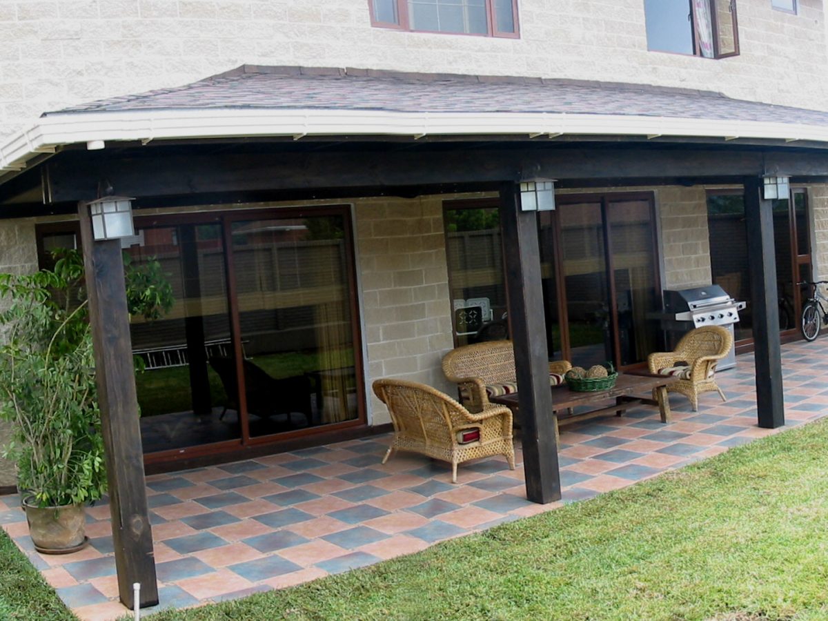 2. Pérgola con terraza española